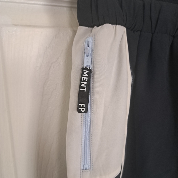 NEW FREE PEOPLE MOVEMENT DRAFT PICK SHORTS SIZE SMALL $98 - Picture 6 of 9